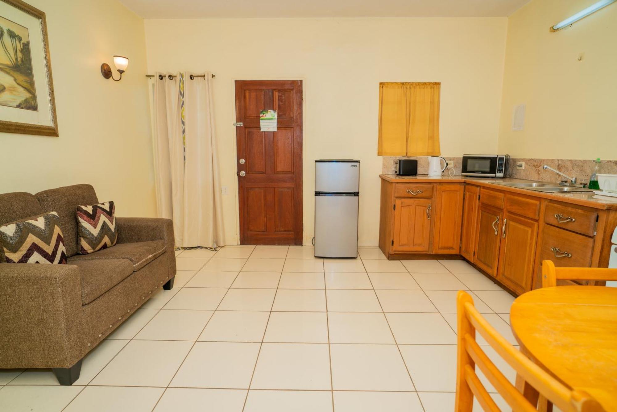 Connie'S Comfort Suites St. John's Экстерьер фото