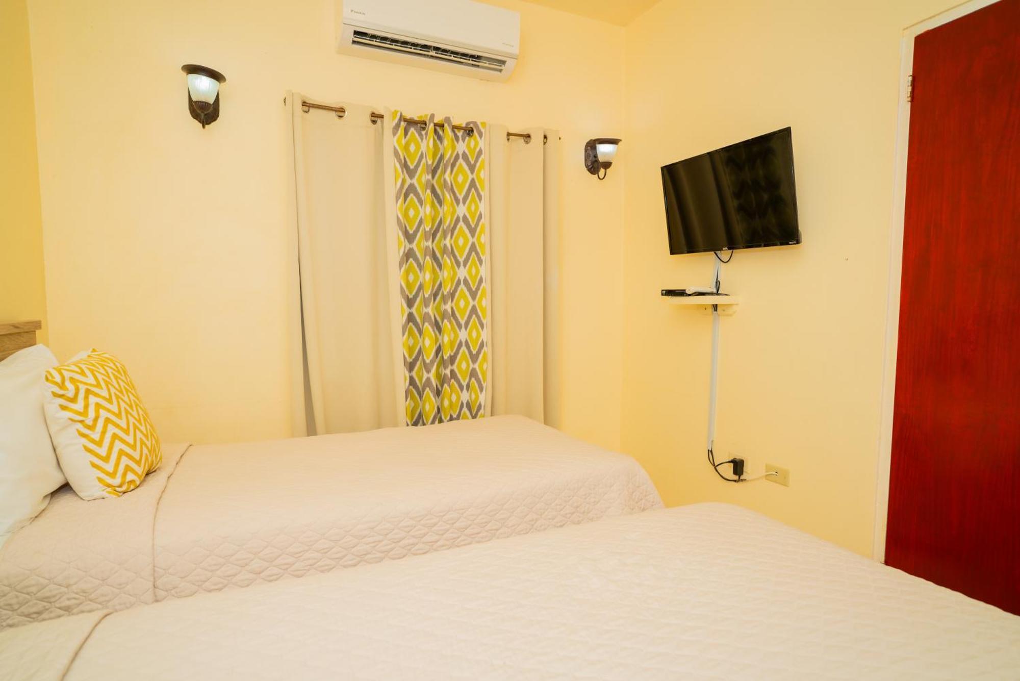 Connie'S Comfort Suites St. John's Экстерьер фото