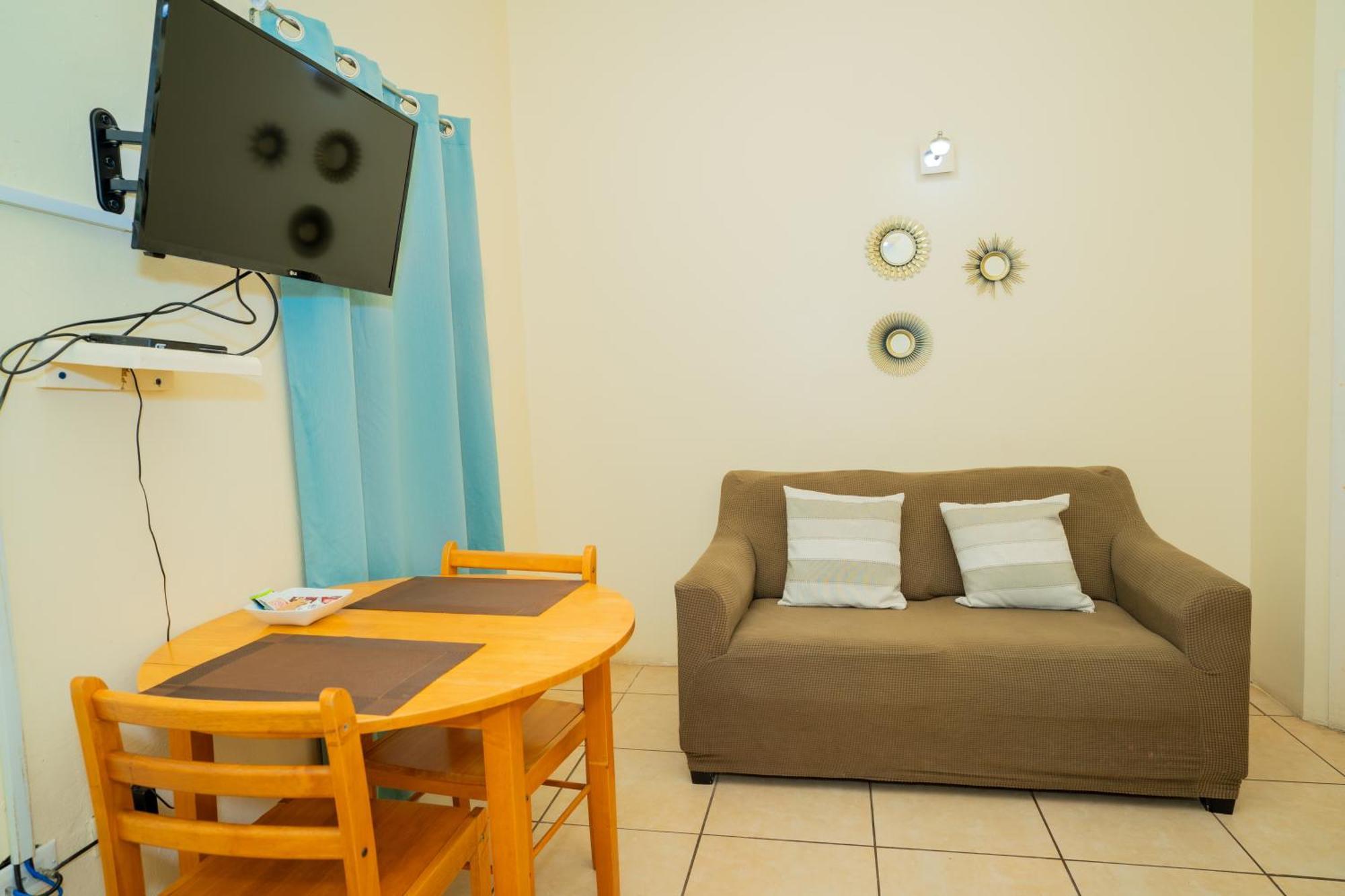 Connie'S Comfort Suites St. John's Экстерьер фото