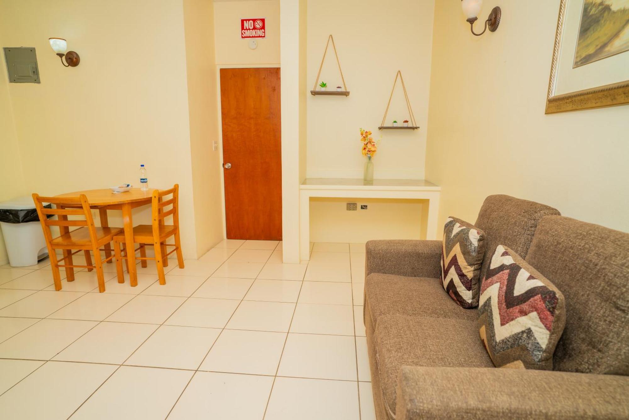 Connie'S Comfort Suites St. John's Экстерьер фото