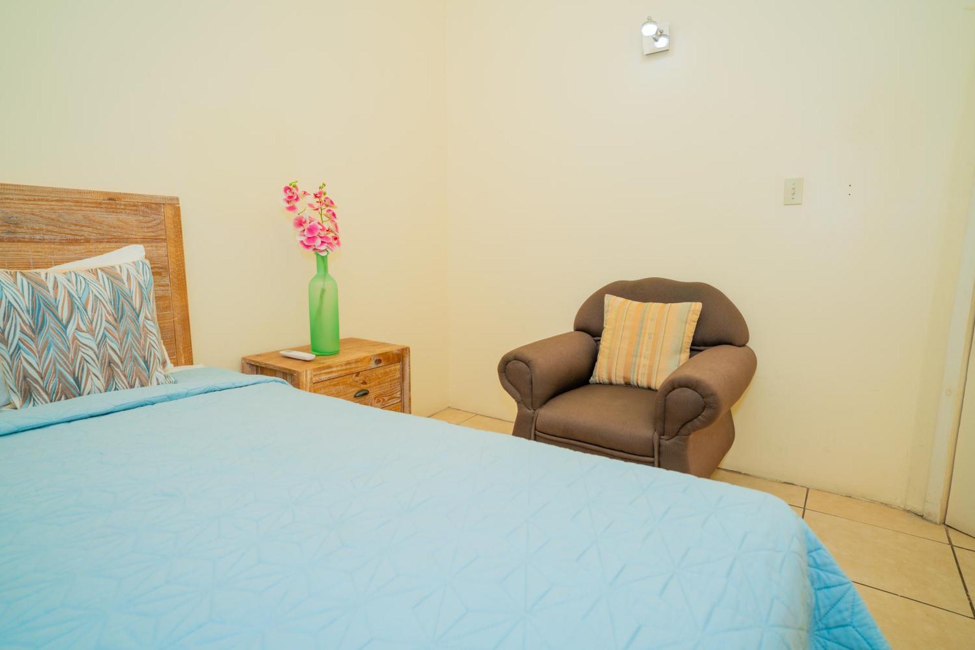 Connie'S Comfort Suites St. John's Экстерьер фото