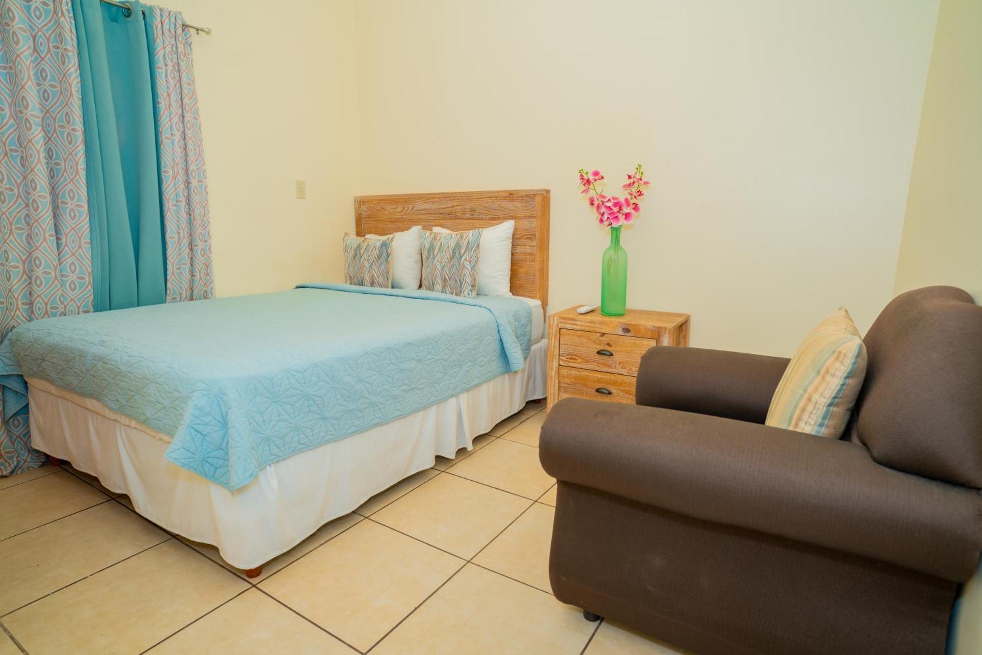 Connie'S Comfort Suites St. John's Экстерьер фото