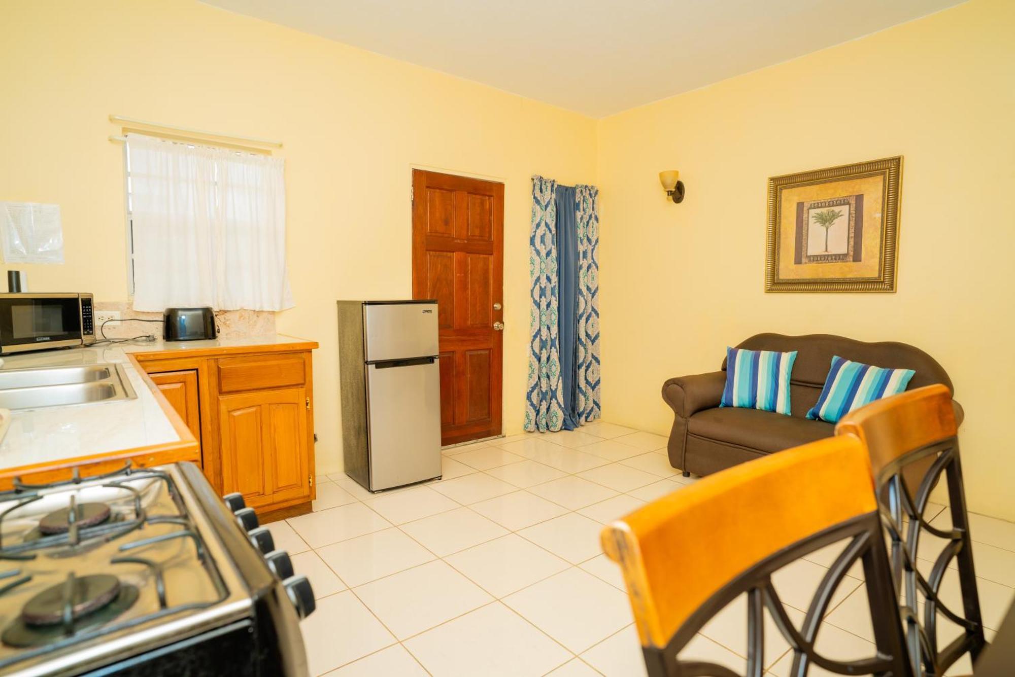 Connie'S Comfort Suites St. John's Экстерьер фото