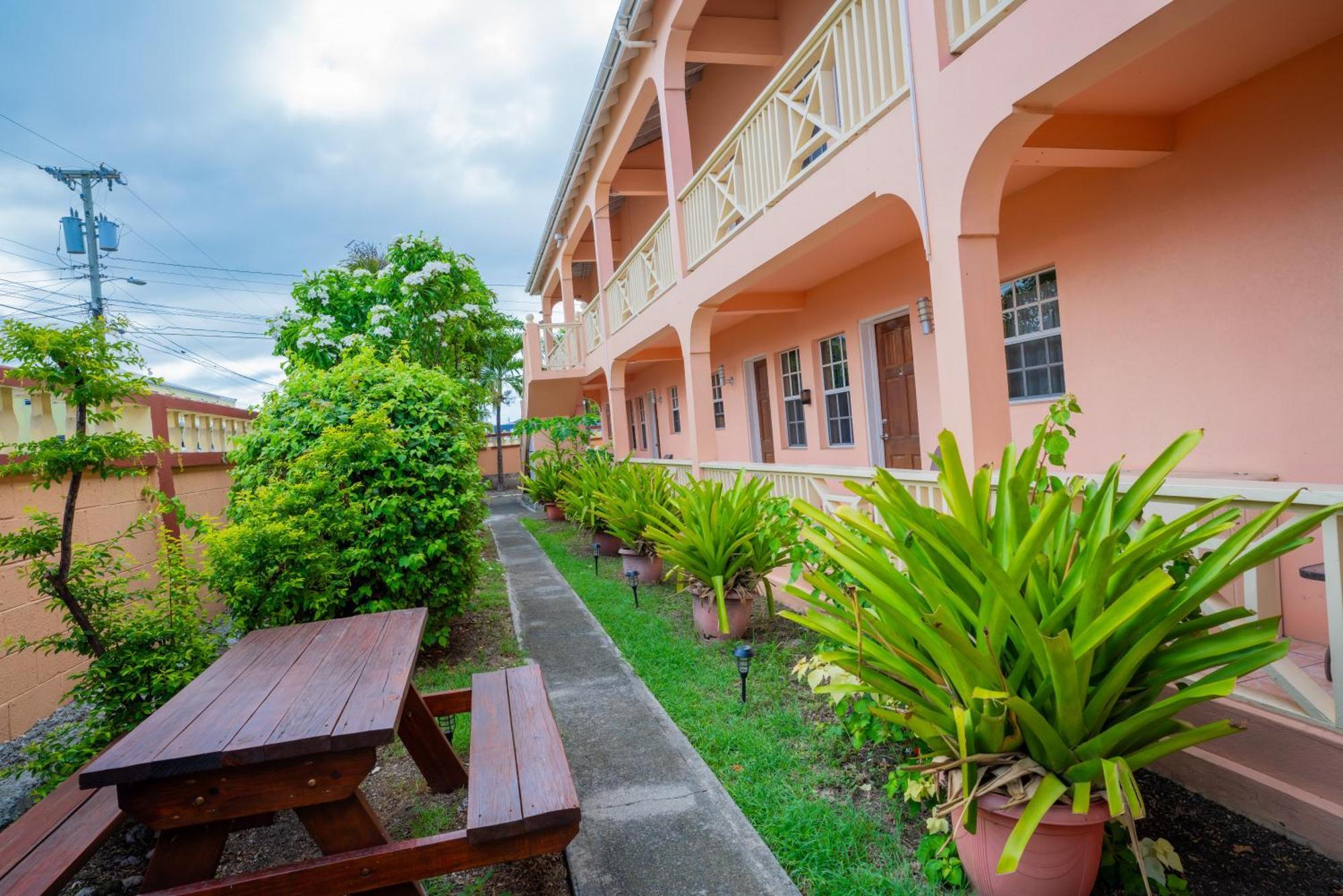 Connie'S Comfort Suites St. John's Экстерьер фото