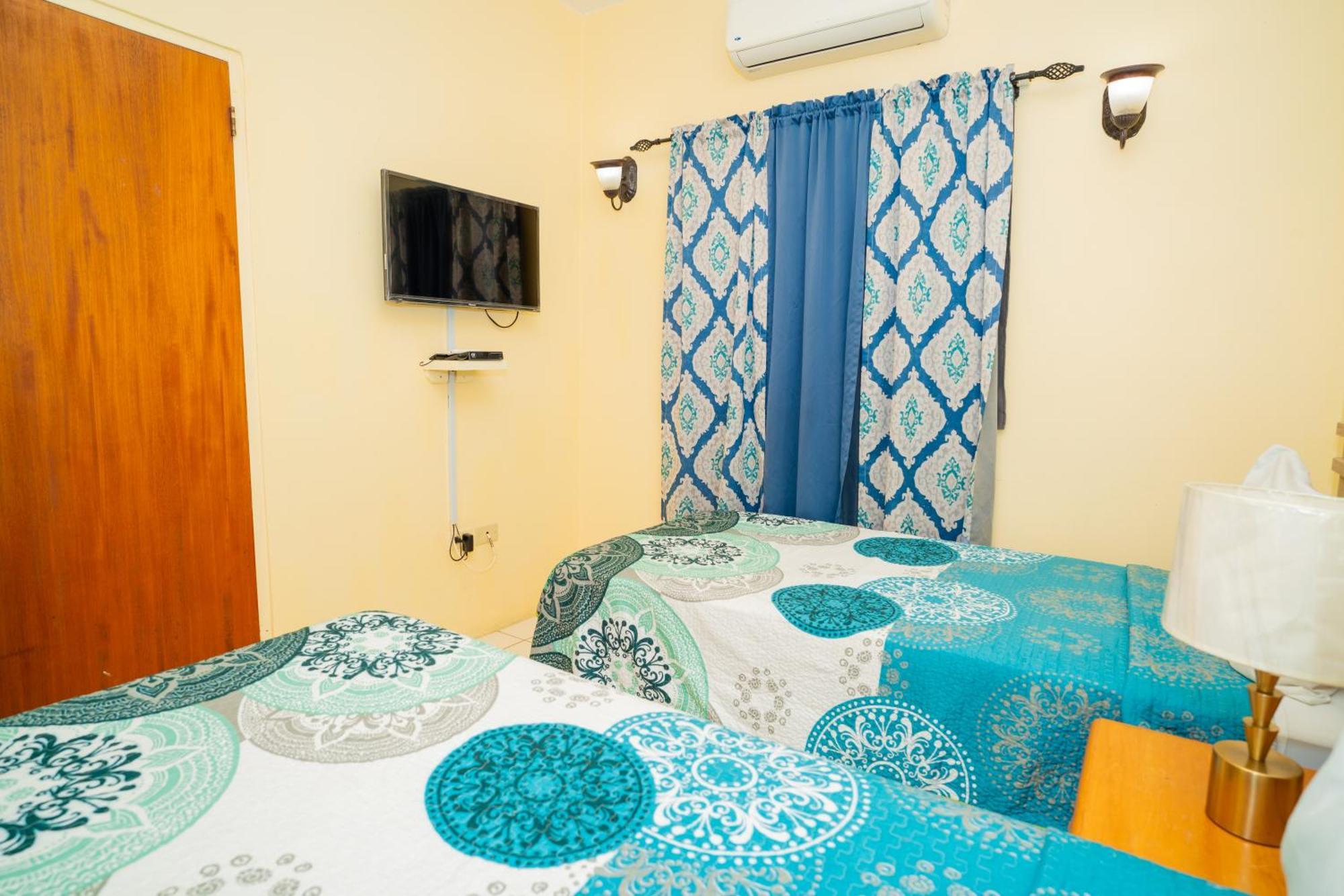 Connie'S Comfort Suites St. John's Экстерьер фото