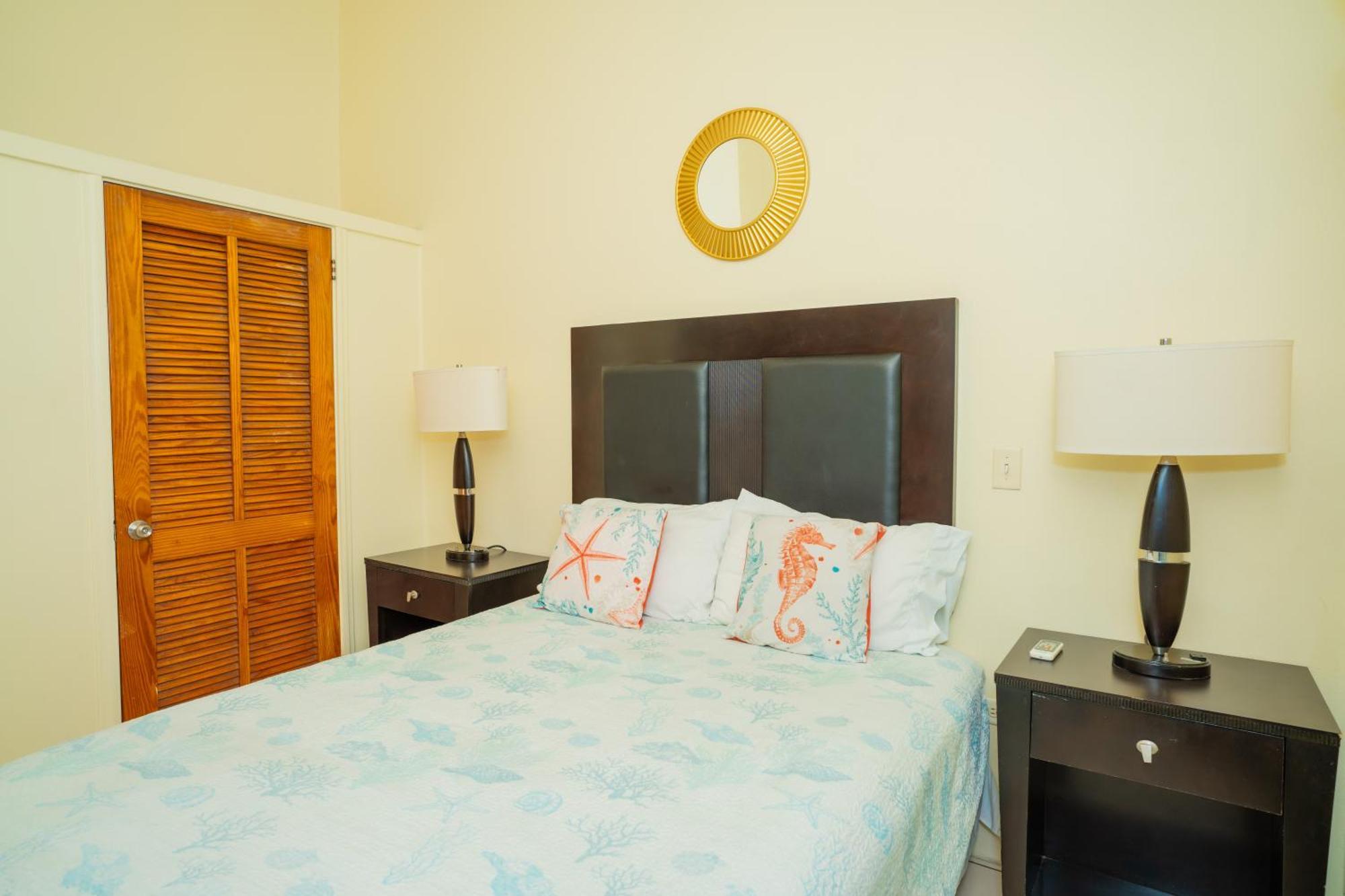 Connie'S Comfort Suites St. John's Экстерьер фото