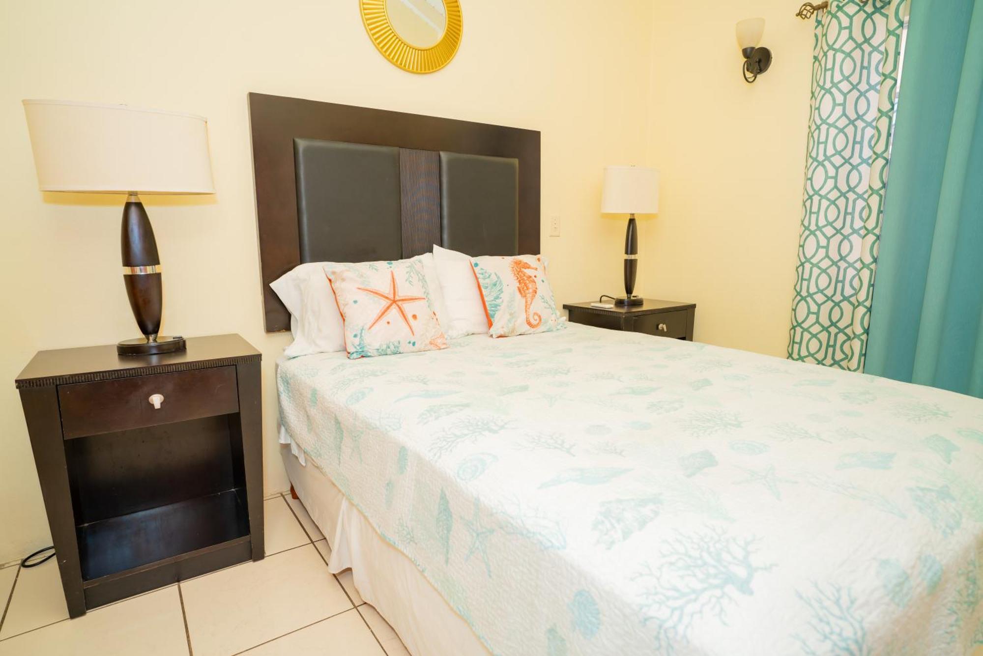 Connie'S Comfort Suites St. John's Экстерьер фото