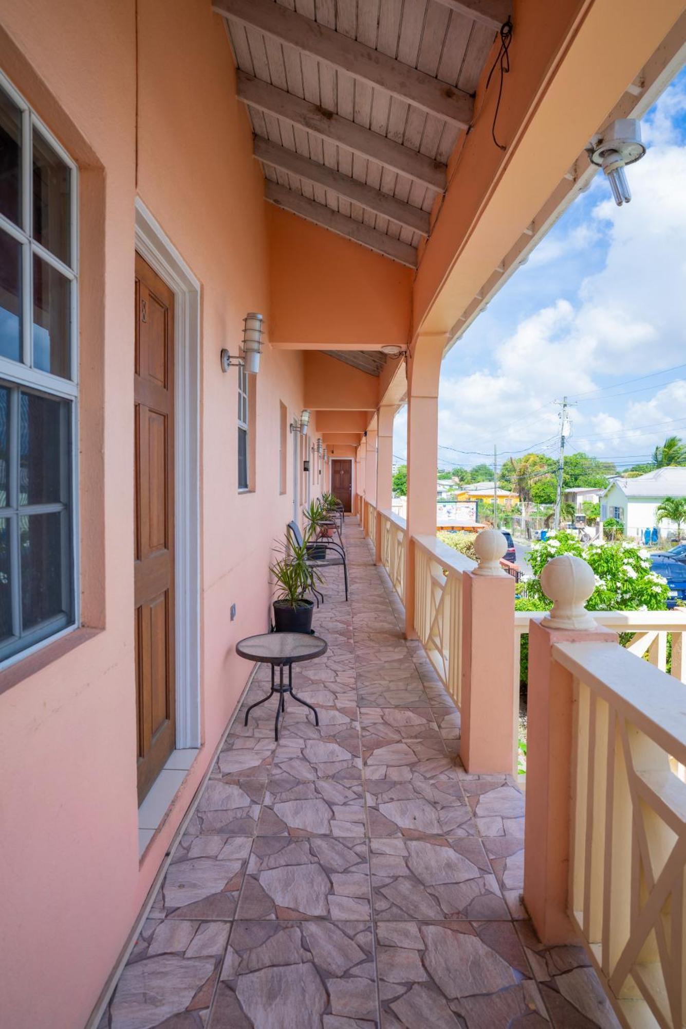 Connie'S Comfort Suites St. John's Экстерьер фото