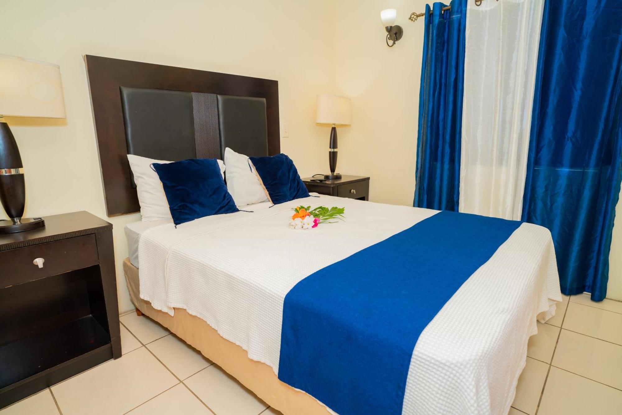 Connie'S Comfort Suites St. John's Экстерьер фото