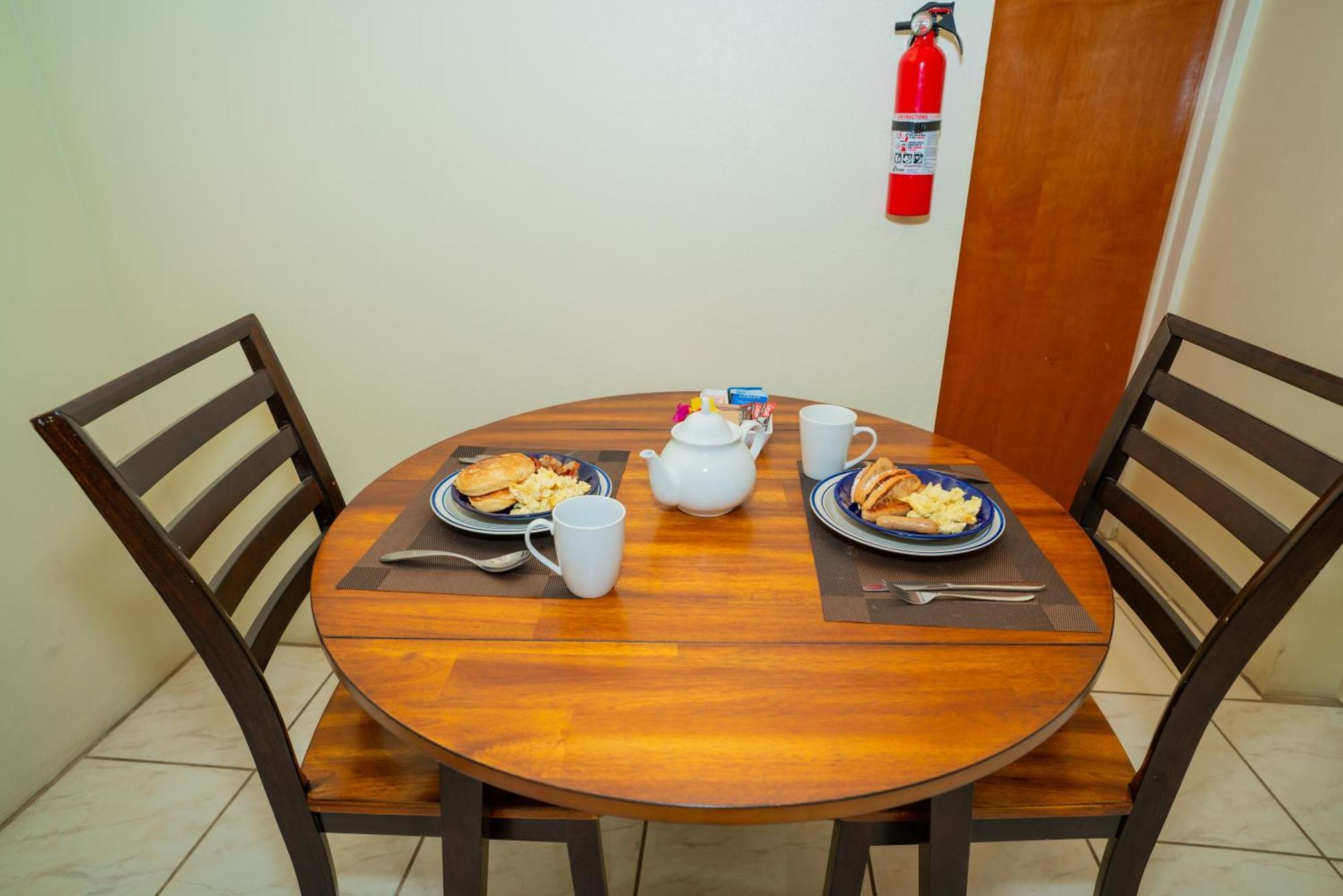 Connie'S Comfort Suites St. John's Экстерьер фото