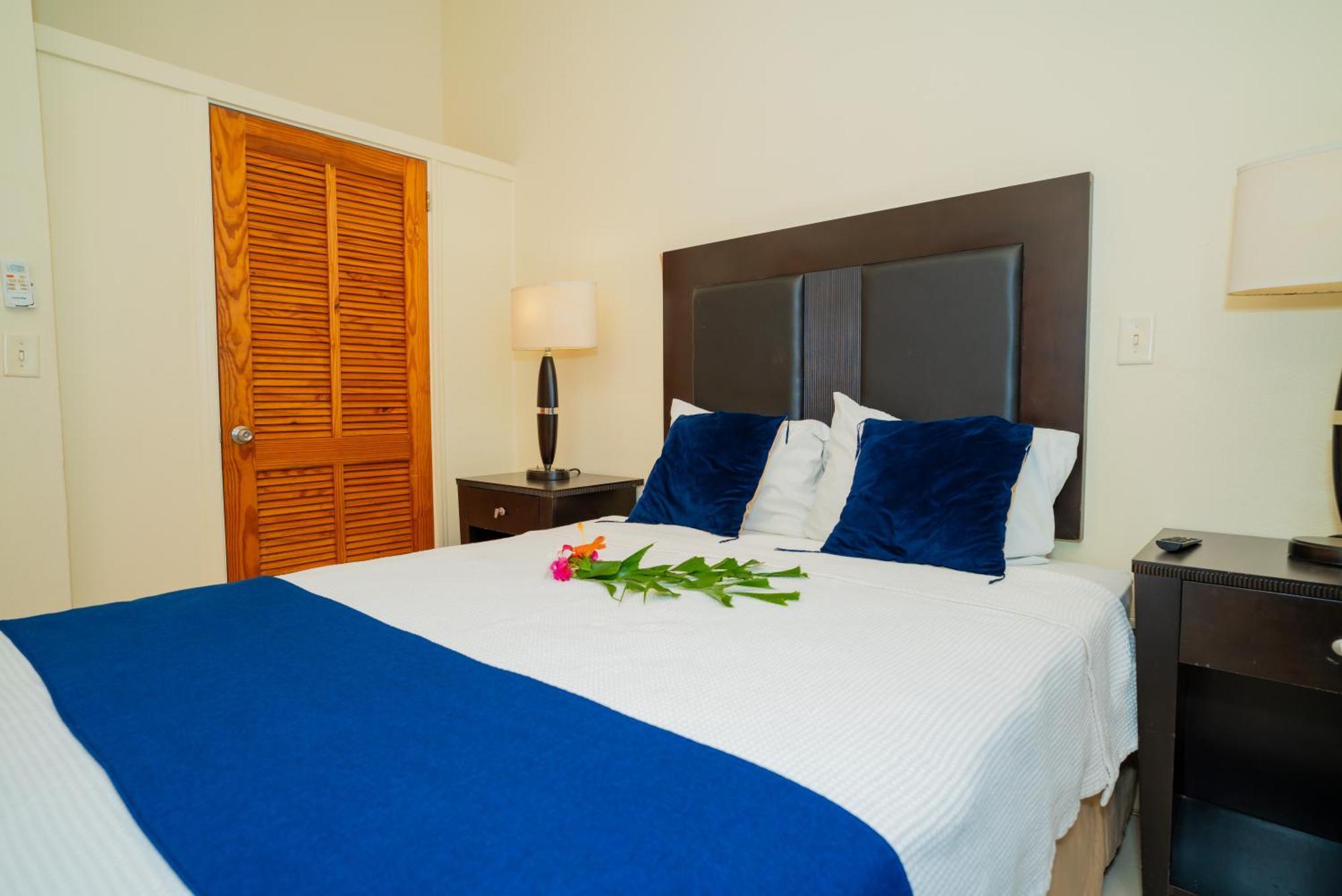 Connie'S Comfort Suites St. John's Экстерьер фото