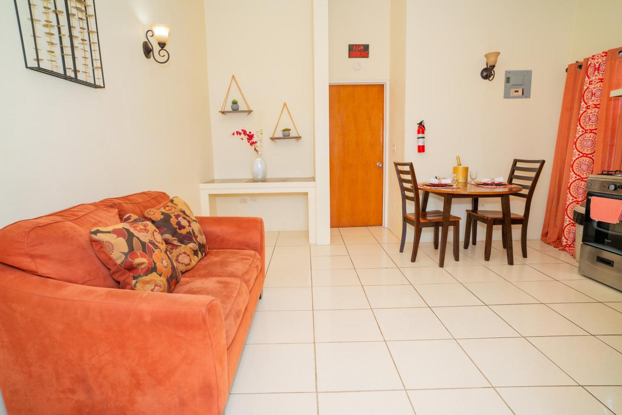 Connie'S Comfort Suites St. John's Экстерьер фото