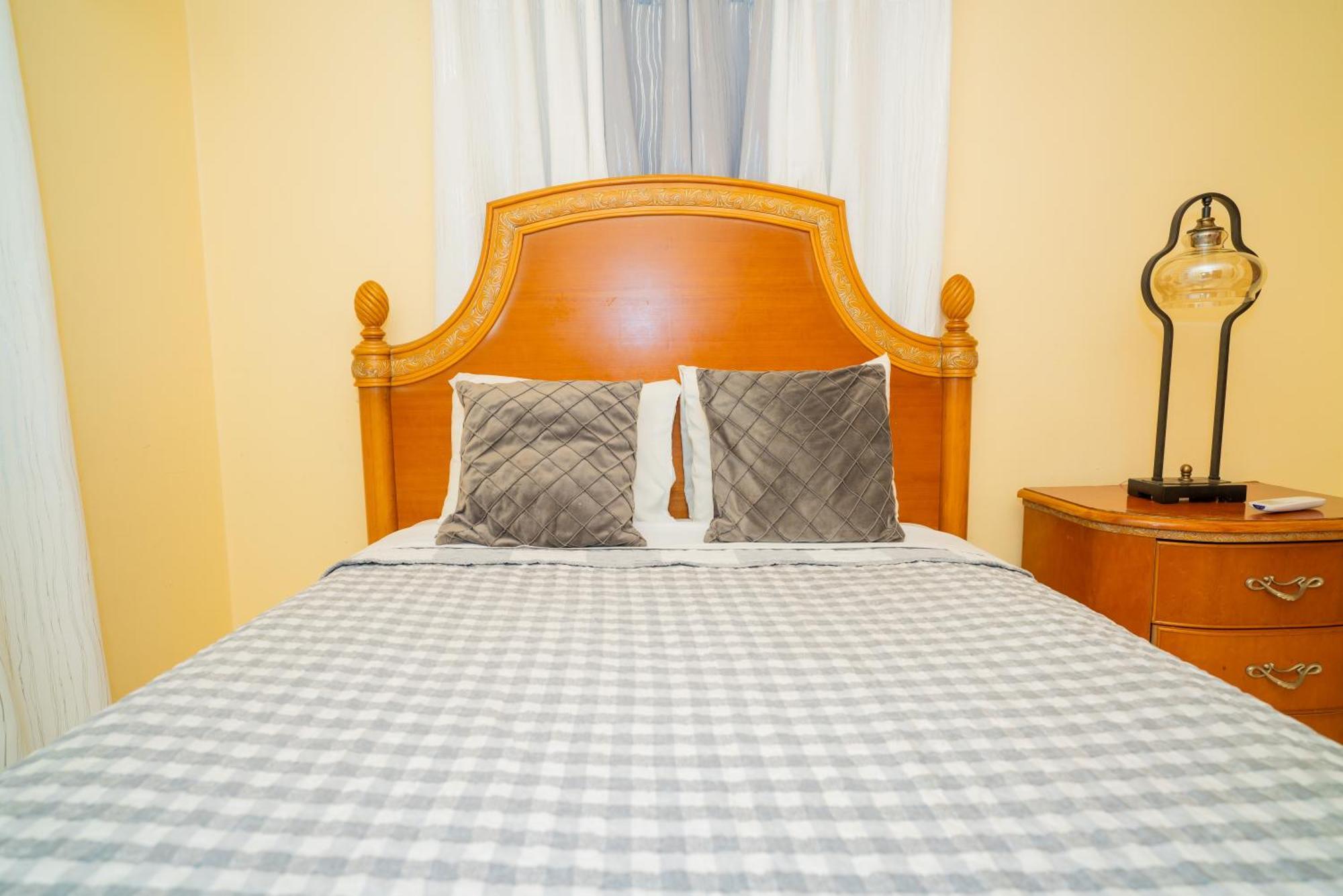 Connie'S Comfort Suites St. John's Экстерьер фото