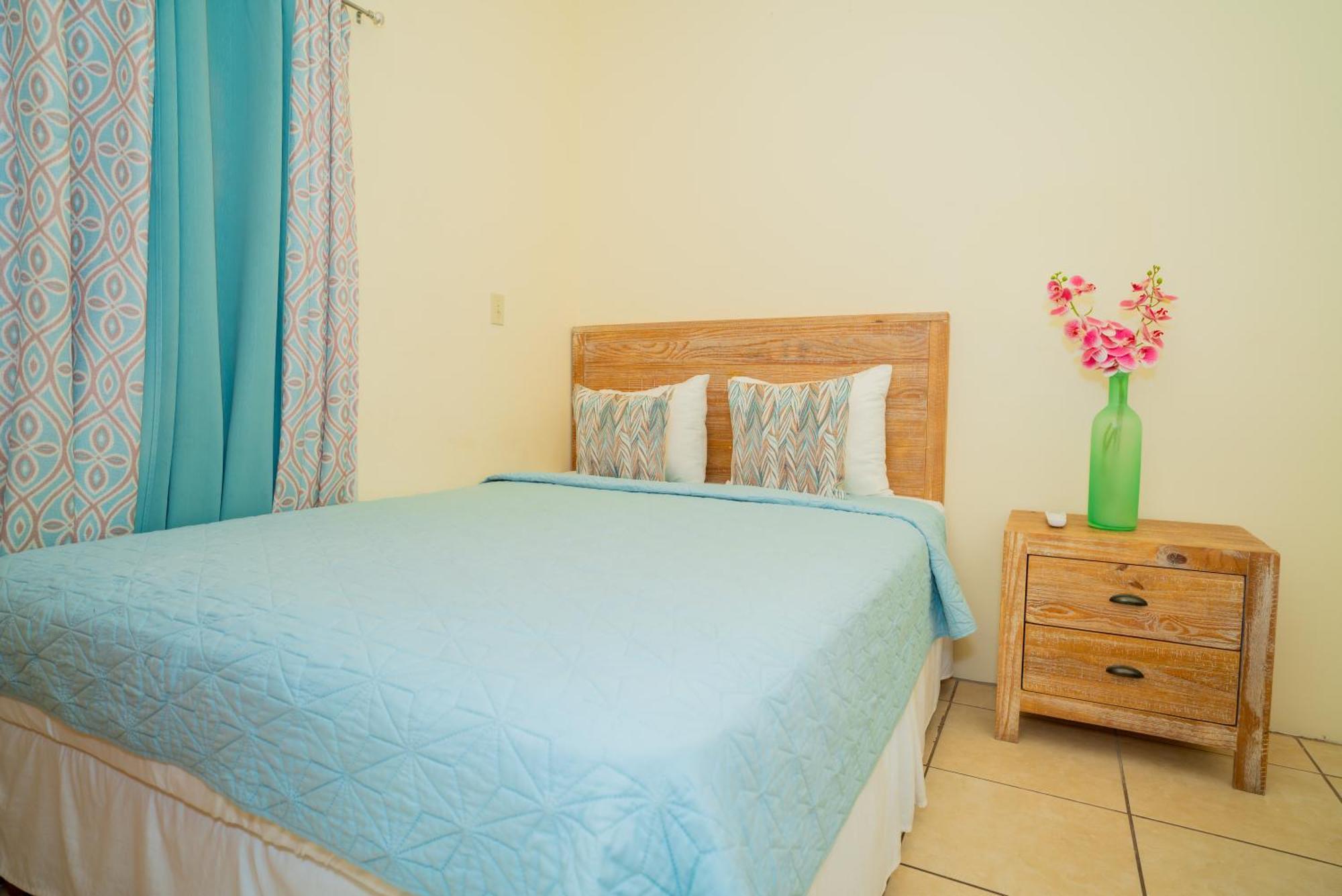 Connie'S Comfort Suites St. John's Экстерьер фото