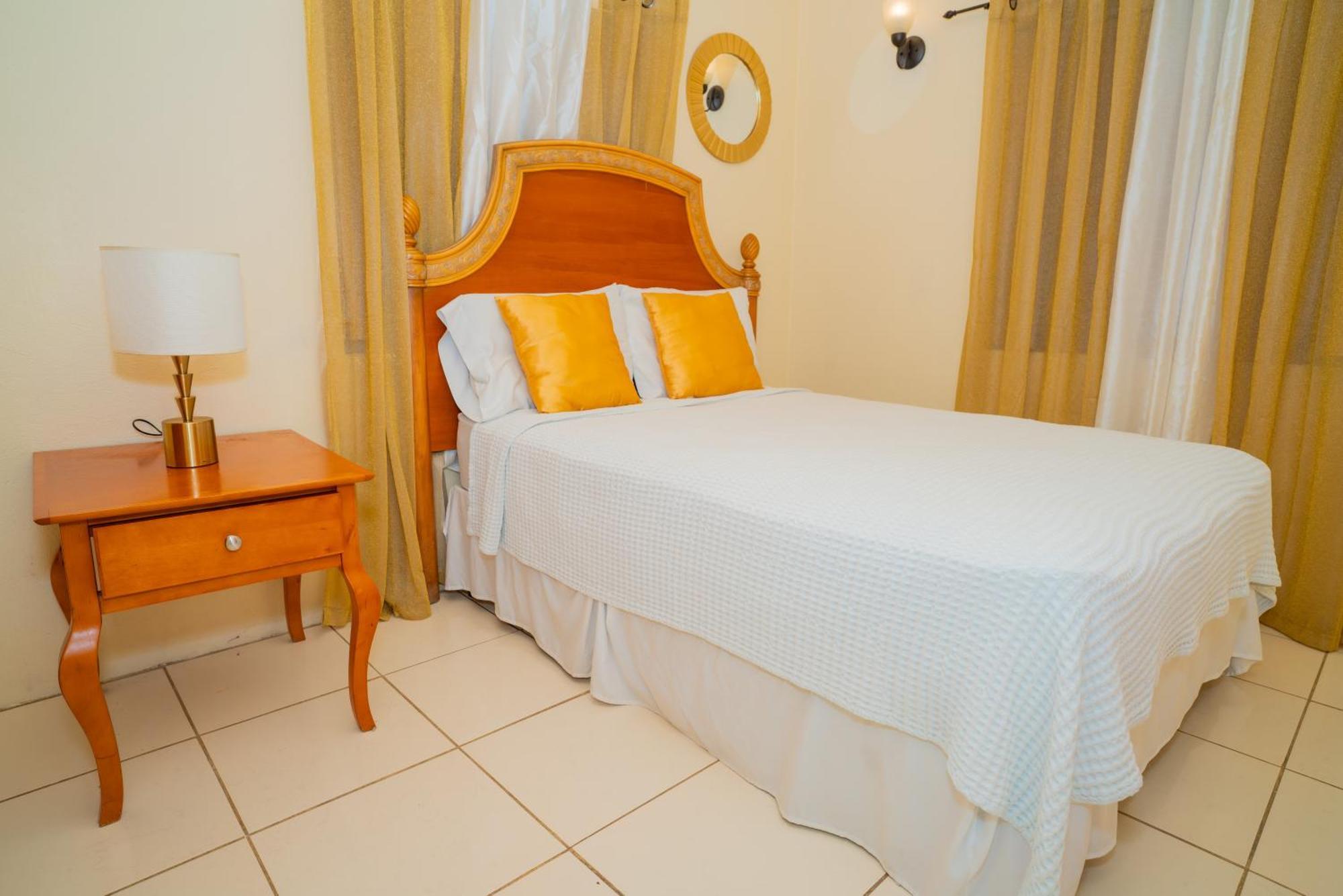 Connie'S Comfort Suites St. John's Экстерьер фото