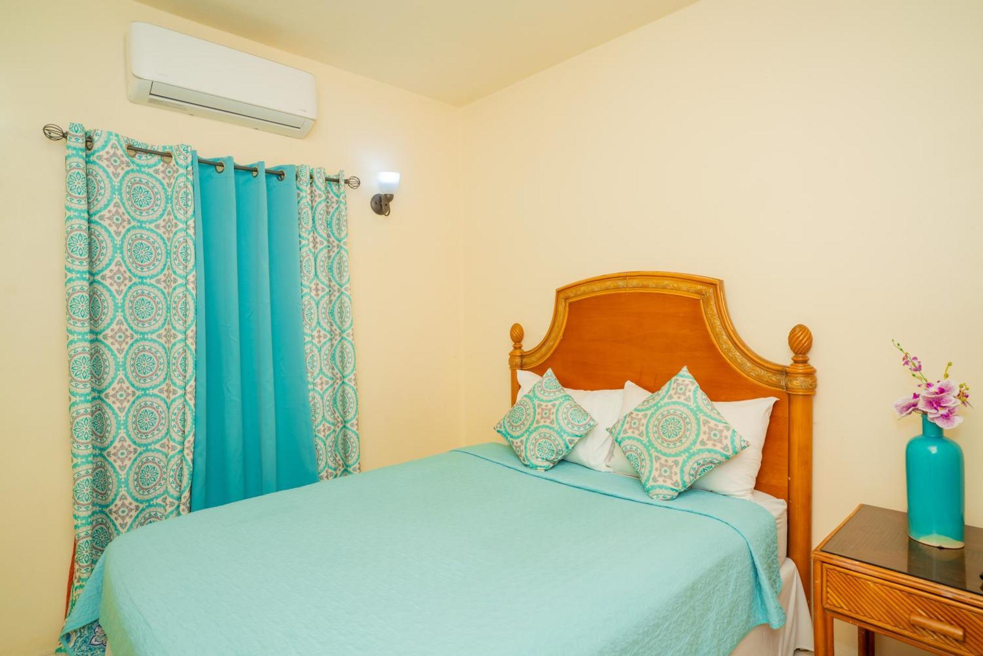 Connie'S Comfort Suites St. John's Экстерьер фото
