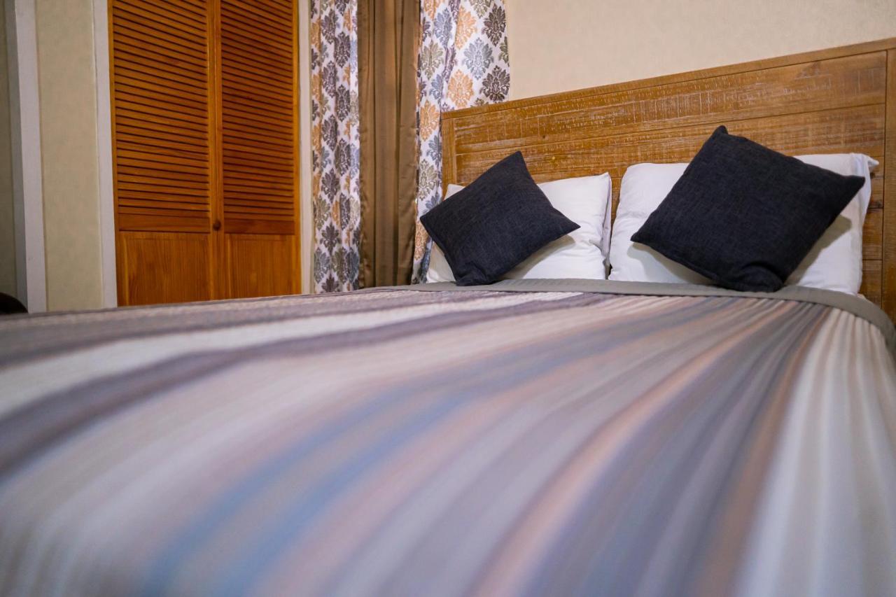 Connie'S Comfort Suites St. John's Экстерьер фото